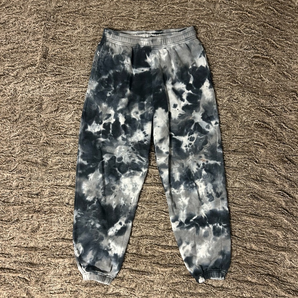 Pink Rose Tie-Dye Sweatpants
Size: Large 
Blue, Grey, White🩵🩶🤍